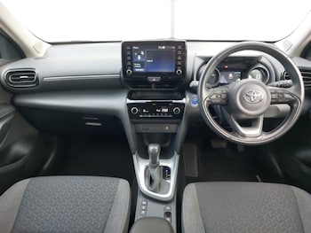 Used Toyota Yaris Cross 2022 for sale - 77047215: Photo