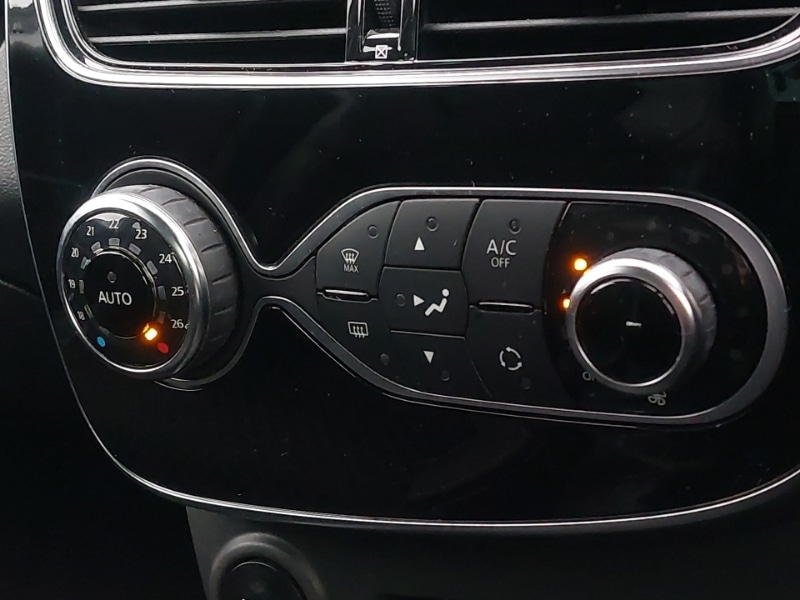 Used Renault Clio 2019 for sale - 76846829: Photo 11