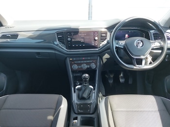 Used Volkswagen T-Roc 2018 for sale - 75629343: Photo