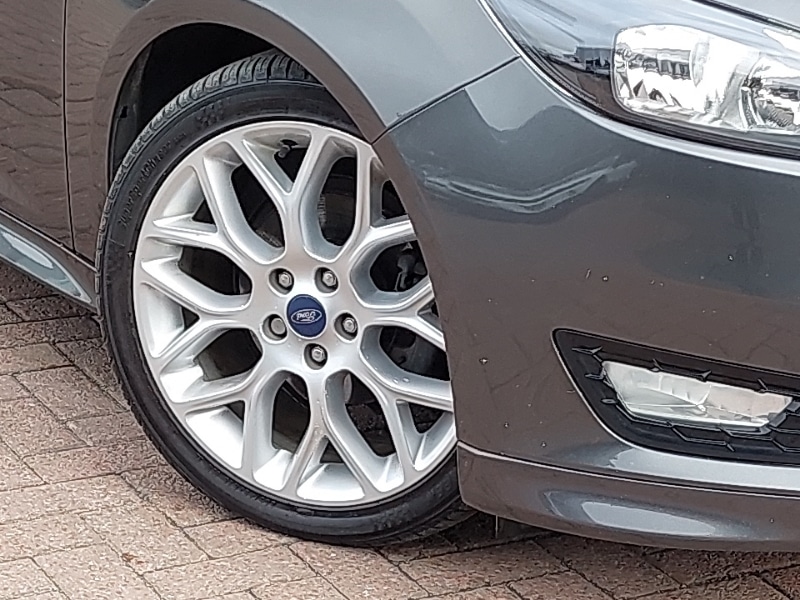 Used Ford Focus 2017 for sale - 78041040: Photo 9