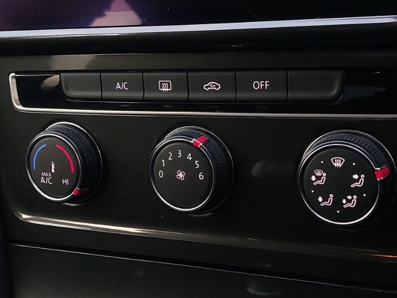 Used Volkswagen Golf 2017 for sale - 77129993: Photo 11