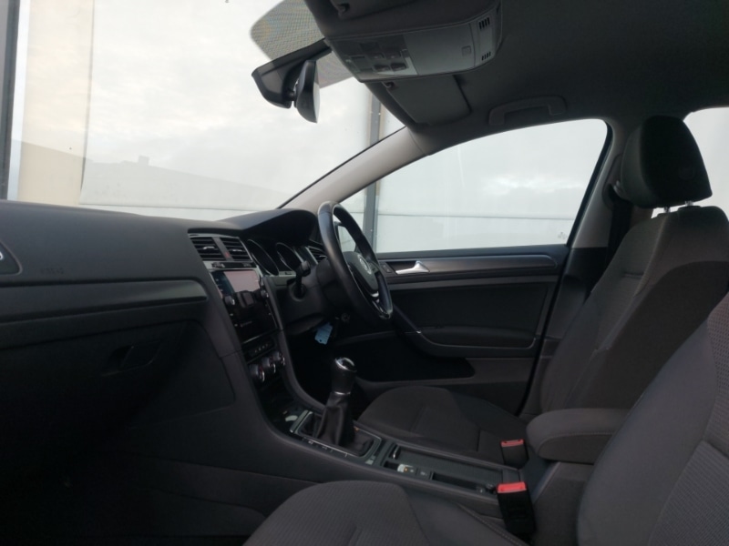 Used Volkswagen Golf 2017 for sale - 77129993: Photo 5