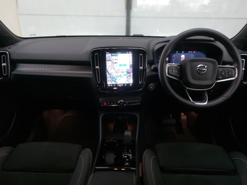 Used Volvo XC40 2025 for sale - 76897535: Photo 2