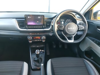 Used Kia Stonic 2022 for sale - 76779481: Photo