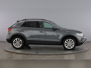 Used Volkswagen T-Roc 2024 for sale - 78656716: Photo