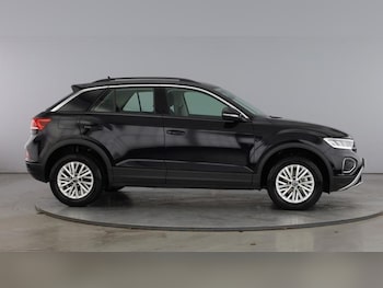 Used Volkswagen T-Roc 2024 for sale - 76222603: Photo