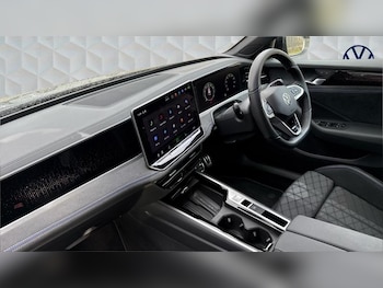 Used Volkswagen Passat 2025 for sale - 75475237: Photo