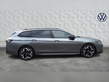 Used Volkswagen Passat 2025 for sale - 75475237: Photo