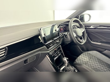 Used Volkswagen T-Roc 2025 for sale - 77781935: Photo