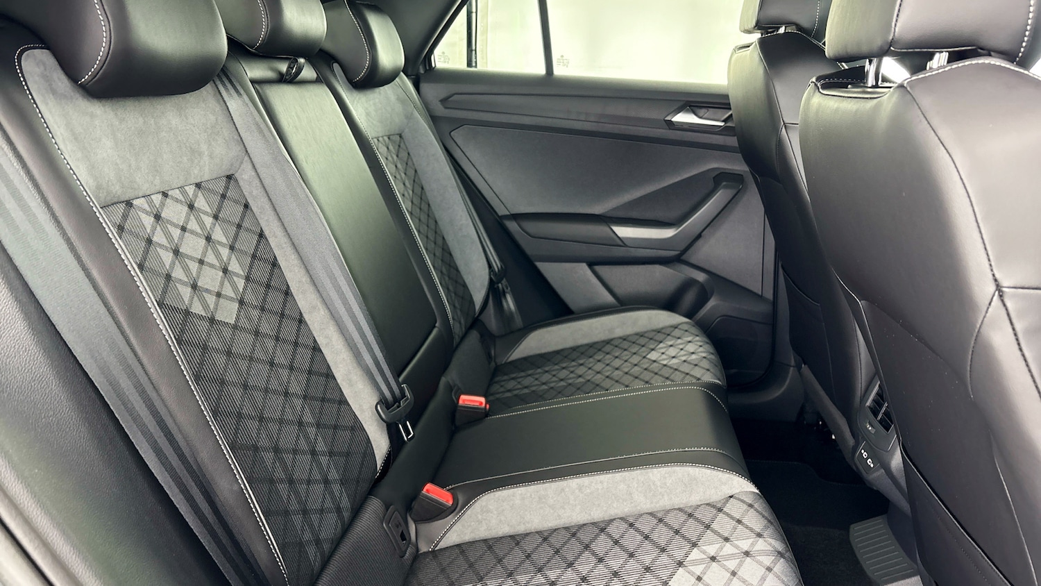 Used Volkswagen T-Roc 2025 for sale - 77781935: Photo 31