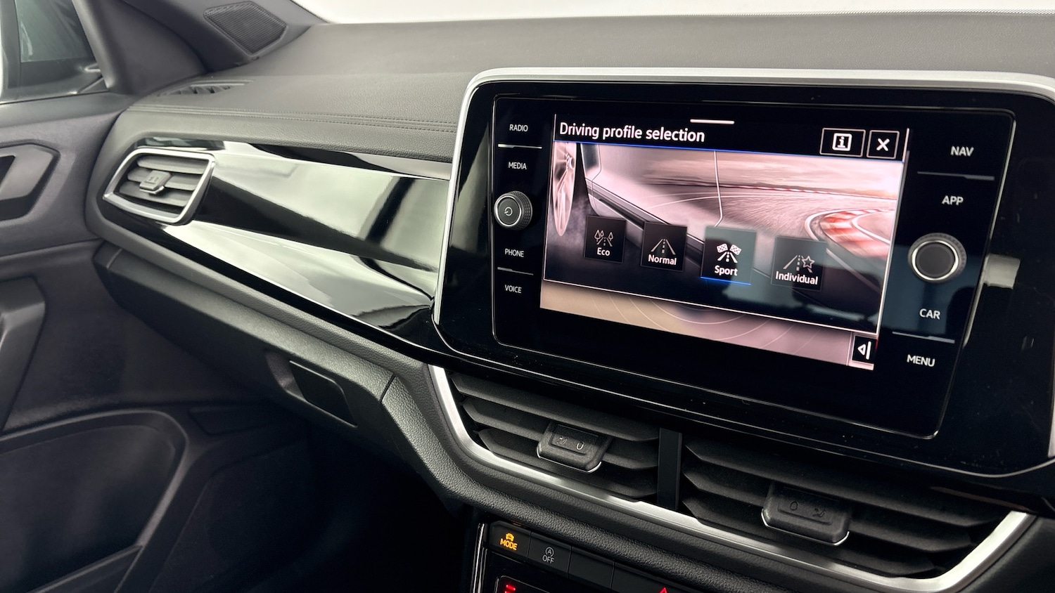 Used Volkswagen T-Roc 2022 for sale - 77918066: Photo 18