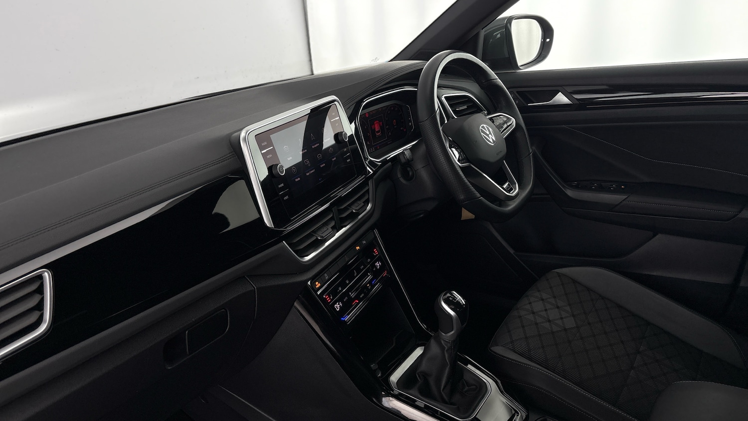 Used Volkswagen T-Roc 2022 for sale - 77918066: Photo 2