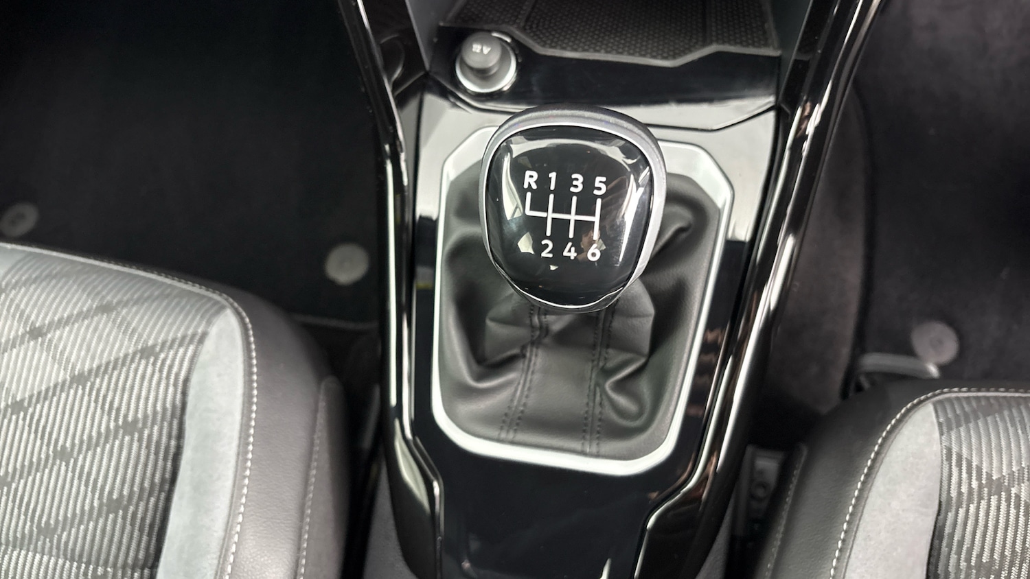 Used Volkswagen T-Roc 2022 for sale - 77918066: Photo 24