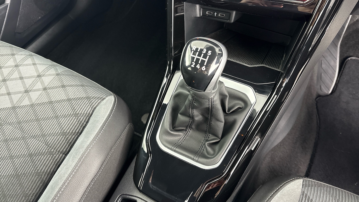 Used Volkswagen T-Roc 2022 for sale - 77918066: Photo 25