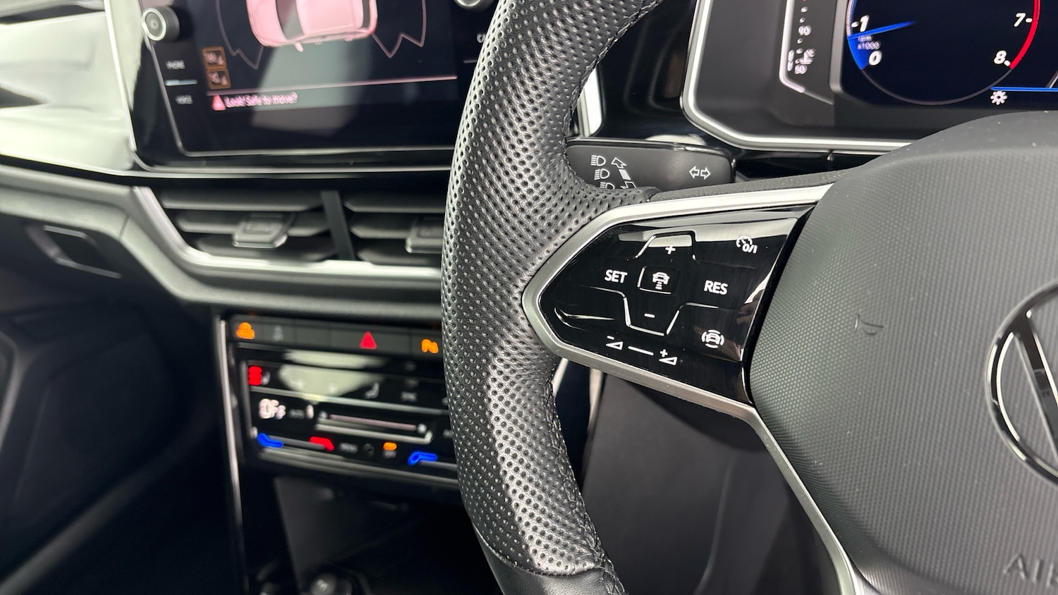 Used Volkswagen T-Roc 2022 for sale - 77918066: Photo 28