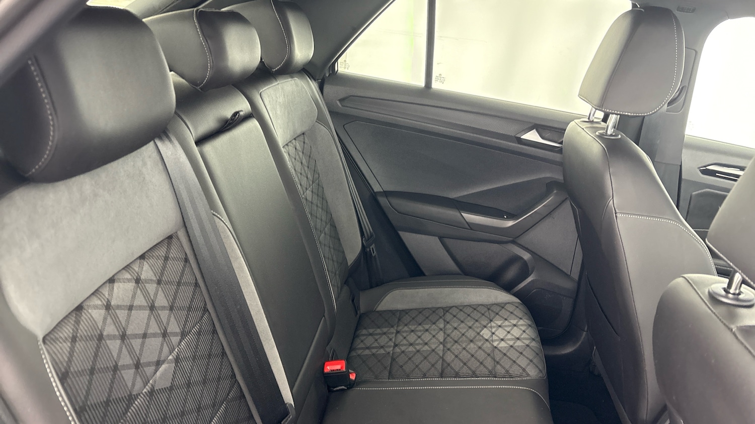 Used Volkswagen T-Roc 2022 for sale - 77918066: Photo 31