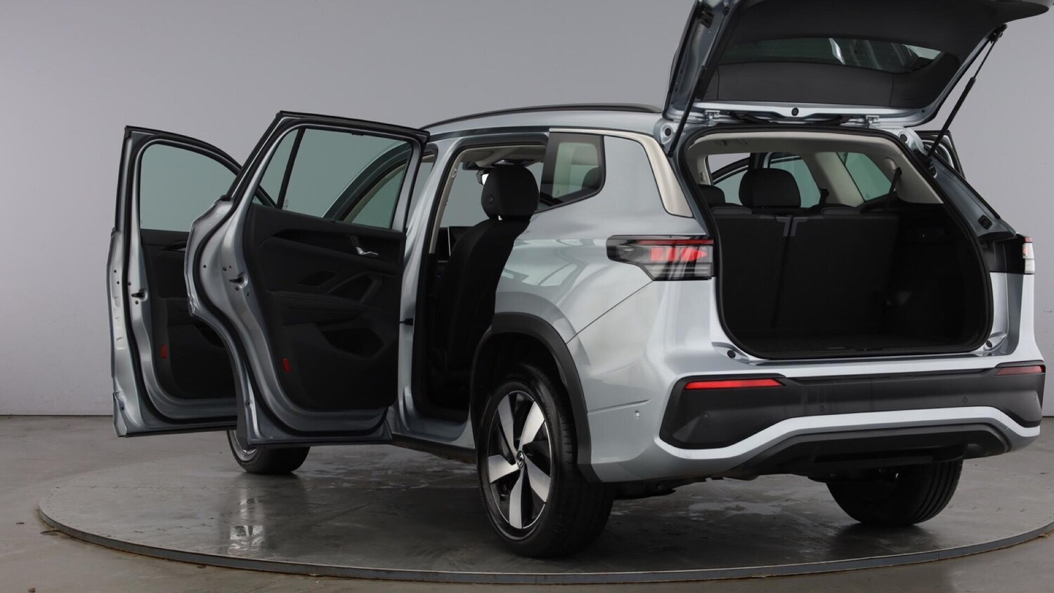 Used Volkswagen Touran 2025 for sale - 77776579: Photo 11