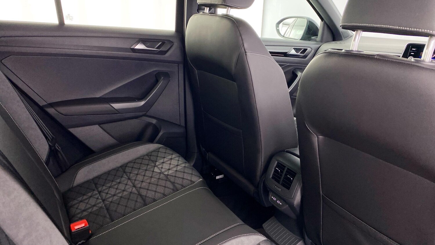 Used Volkswagen T-Roc 2025 for sale - 77813491: Photo 27