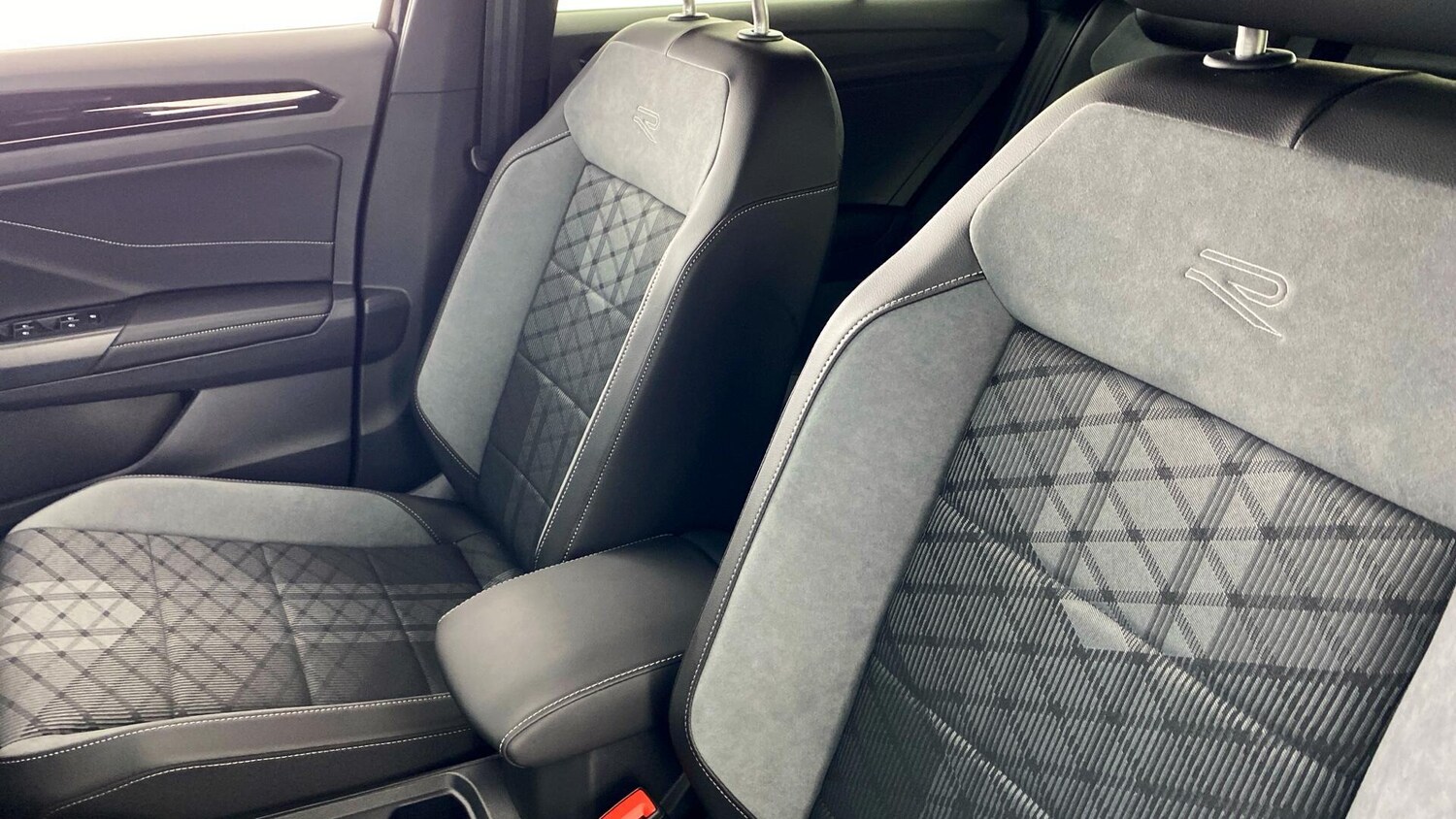 Used Volkswagen T-Roc 2025 for sale - 77813491: Photo 33