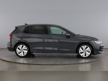 Used Volkswagen Golf 2024 for sale - 77515521: Photo