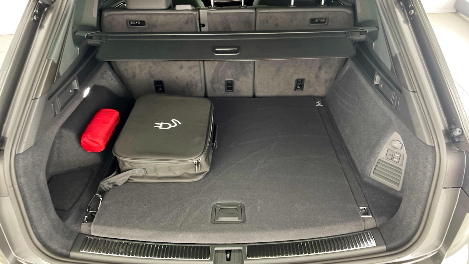 Used Volkswagen Touareg 2025 for sale - 77701416: Photo 37