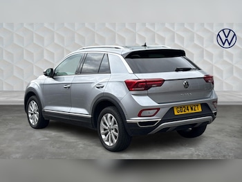 Used Volkswagen T-Roc 2024 for sale - 77602175: Photo