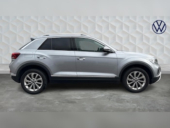 Used Volkswagen T-Roc 2024 for sale - 77602175: Photo