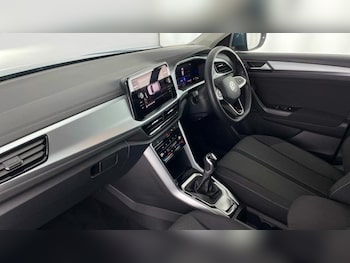 Used Volkswagen T-Roc 2024 for sale - 75985174: Photo 2