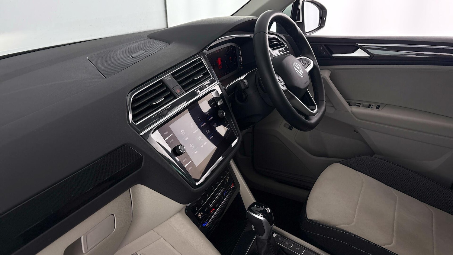 Used Volkswagen Tiguan 2022 for sale - 77504826: Photo 2