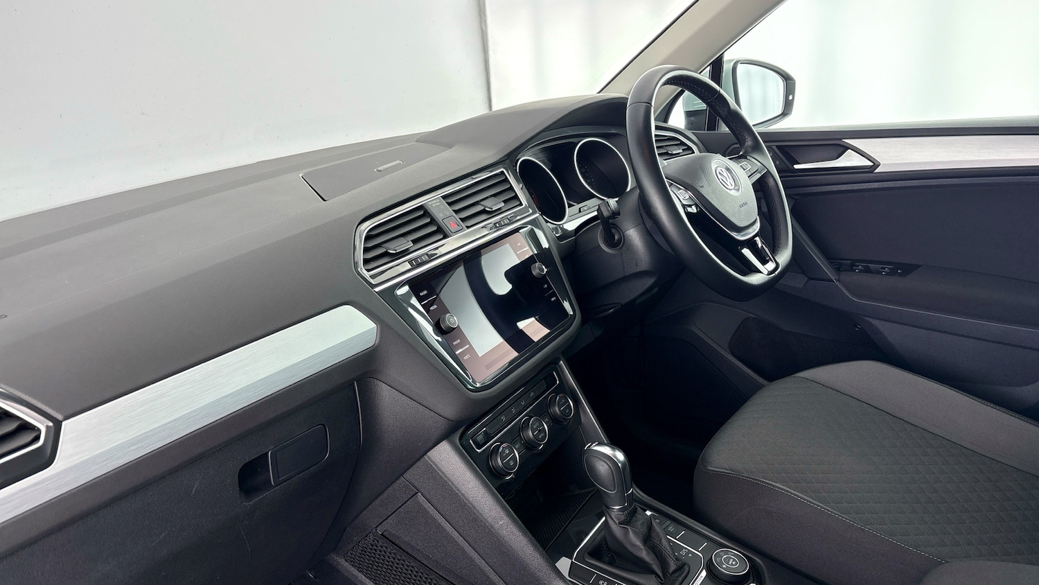 Used Volkswagen Tiguan 2019 for sale - 77896389: Photo 2