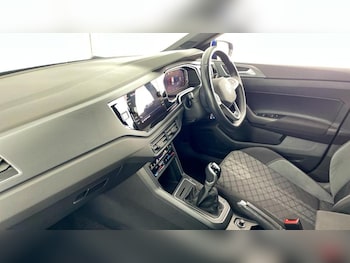 Used Volkswagen Polo 2023 for sale - 76156790: Photo