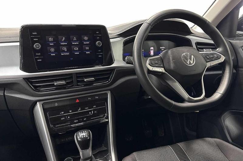 Used Volkswagen T-Roc 2024 for sale - 76064623: Photo 2