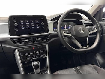 Used Volkswagen T-Roc 2024 for sale - 76064623: Photo 2