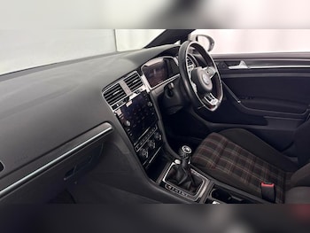 Used Volkswagen Golf 2019 for sale - 76904577: Photo