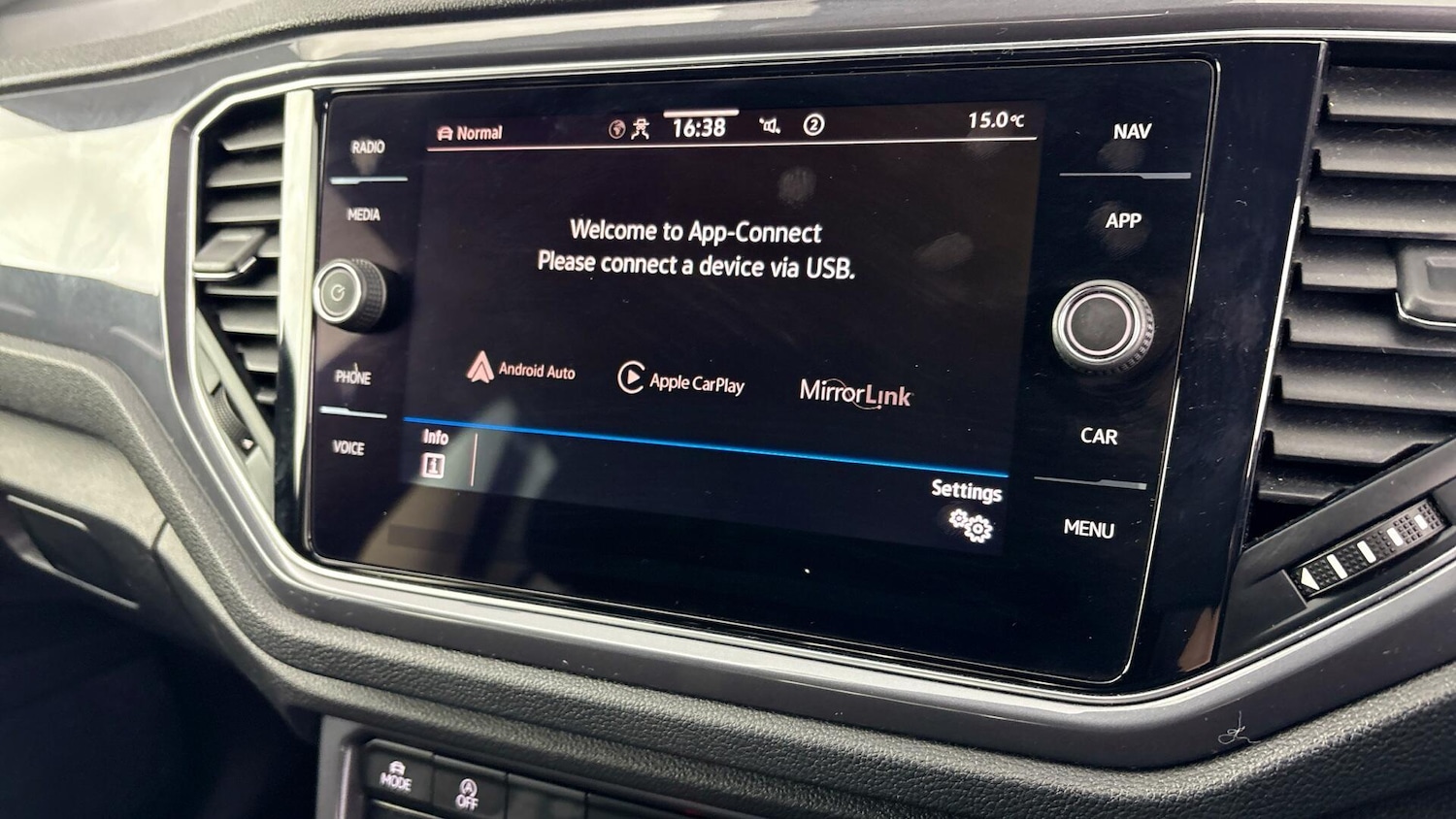 Used Volkswagen T-Roc 2020 for sale - 77802614: Photo 14