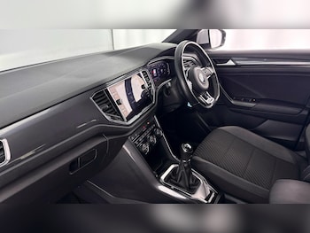 Used Volkswagen T-Roc 2020 for sale - 77802614: Photo