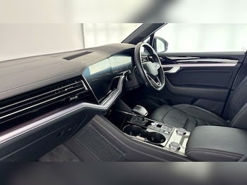 Used Volkswagen Touareg 2021 for sale - 78656713: Photo