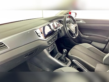 Used Volkswagen Polo 2018 for sale - 75995403: Photo 2