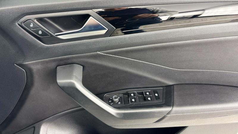 Used Volkswagen T-Roc 2022 for sale - 77001463: Photo 24