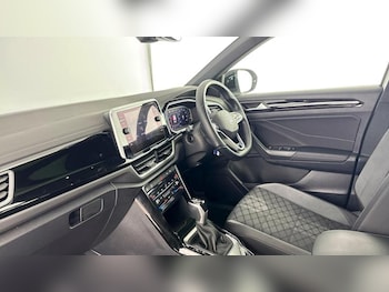 Used Volkswagen T-Roc 2022 for sale - 77001463: Photo