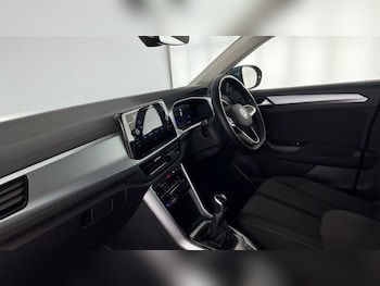 Used Volkswagen T-Roc 2022 for sale - 76156808: Photo