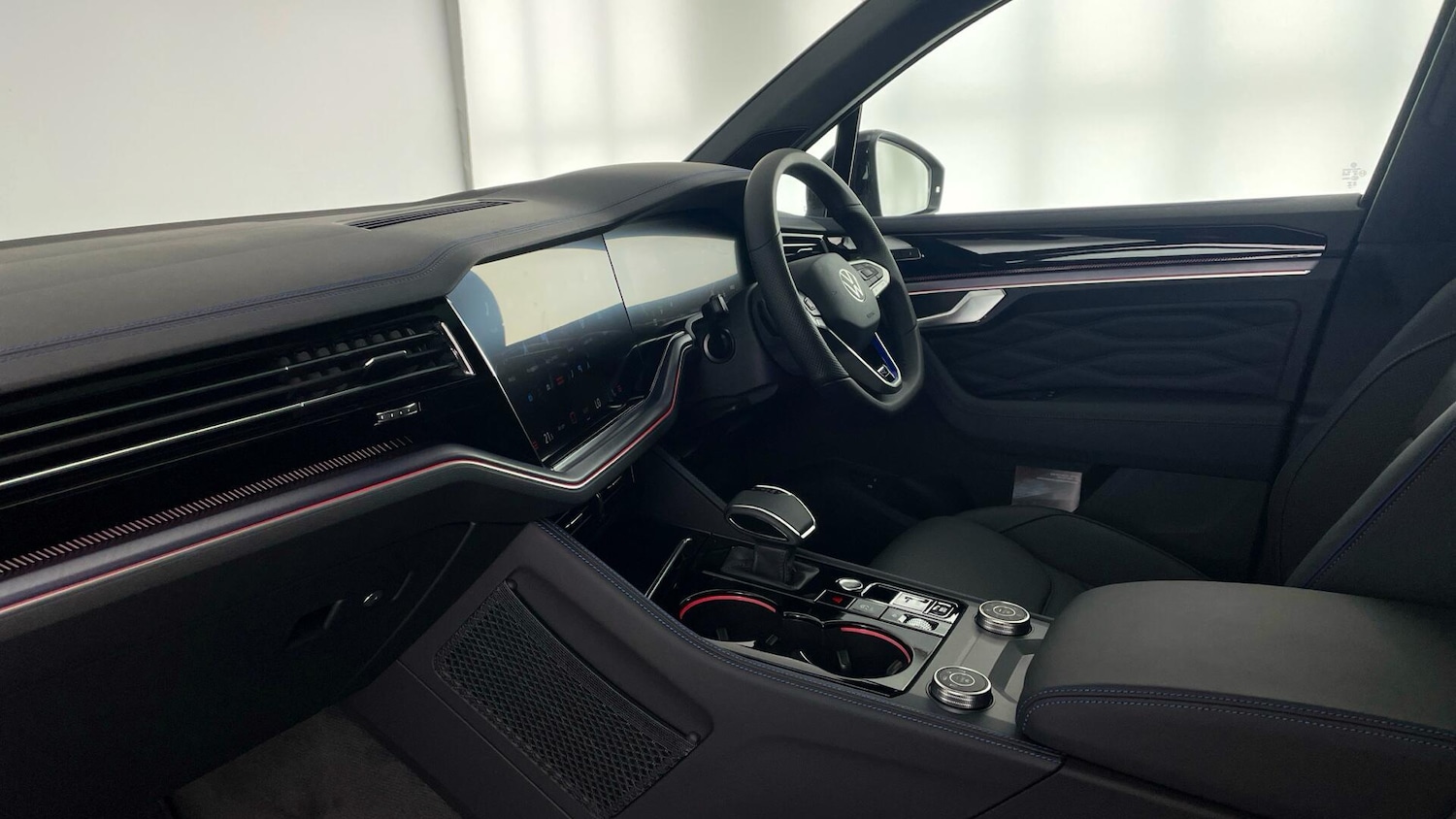 Used Volkswagen Touareg 2025 for sale - 77640413: Photo 2