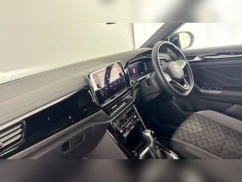 Used Volkswagen T-Roc 2024 for sale - 78392889: Photo