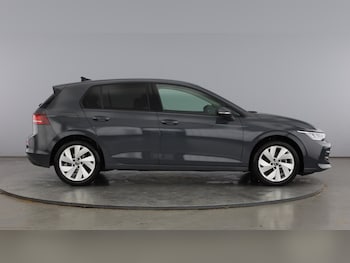 Used Volkswagen Golf 2024 for sale - 77602527: Photo