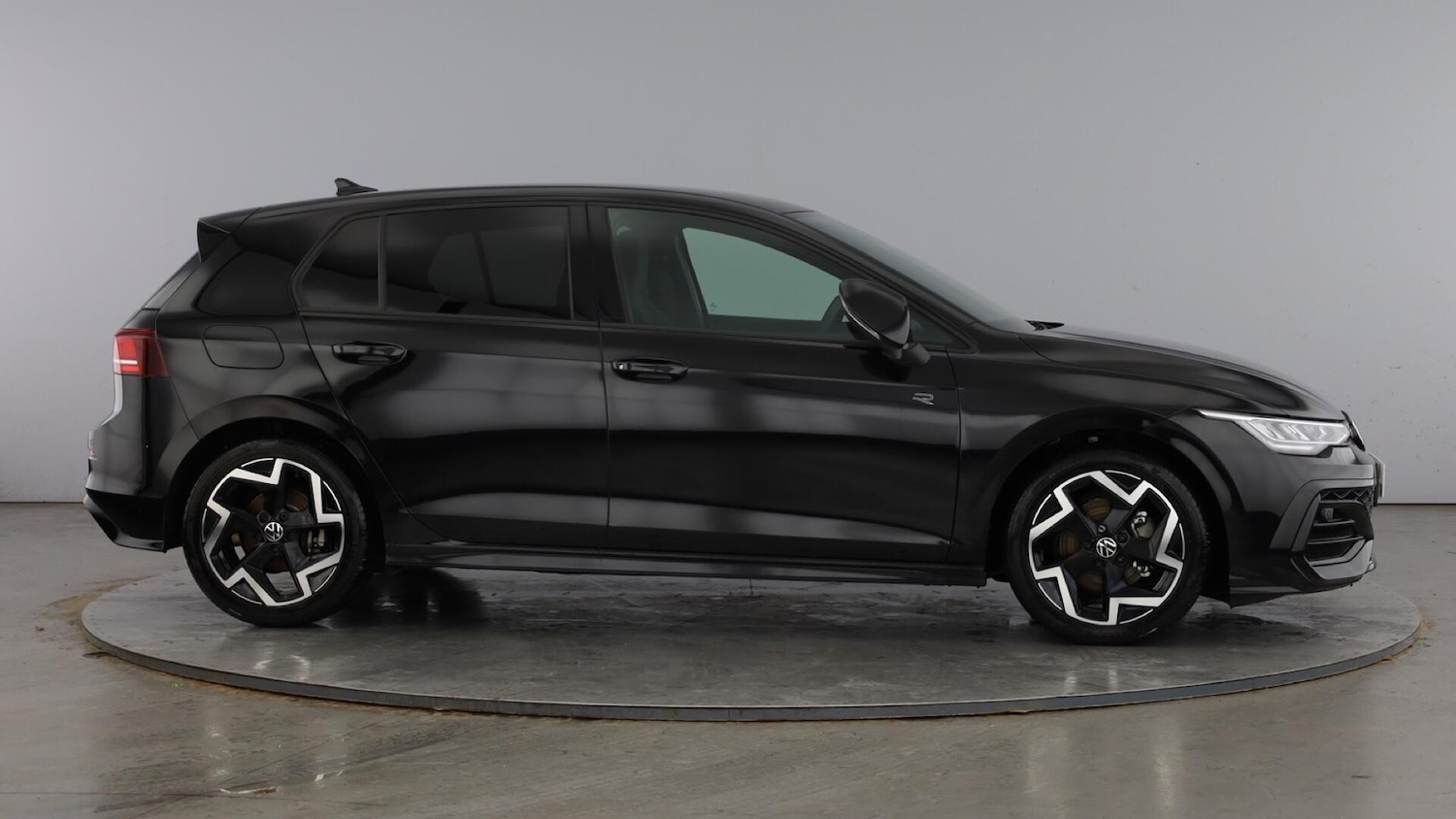 Used Volkswagen Golf 2025 for sale - 77602200: Photo 4