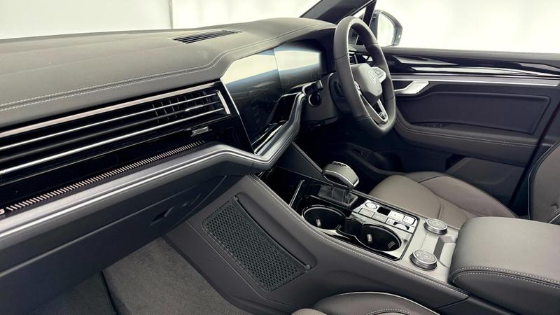 Used Volkswagen Touareg 2025 for sale - 75849156: Photo 2