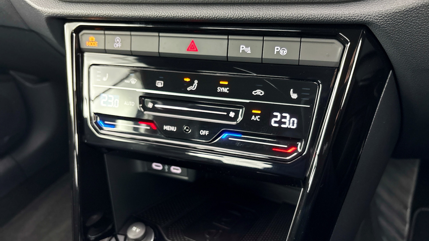 Used Volkswagen T-Roc 2025 for sale - 77639410: Photo 14