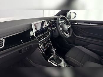 Used Volkswagen T-Roc 2025 for sale - 77639410: Photo