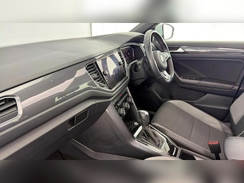 Used Volkswagen T-Roc 2021 for sale - 76394206: Photo