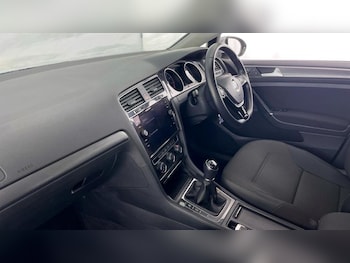 Used Volkswagen Golf 2018 for sale - 76394196: Photo